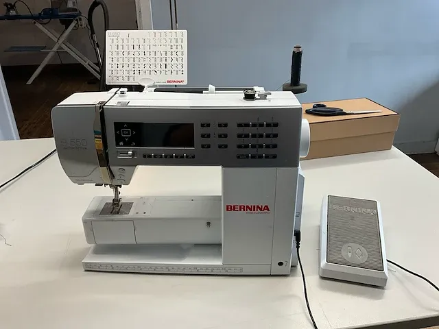 Bernina lun naaimachine - afbeelding 1 van  7
