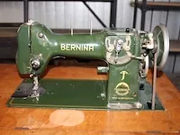 Bernina naaimachine met meubel - afbeelding 3 van  4