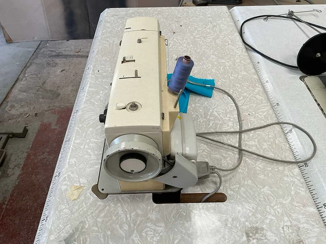 Bernina naaimachine - afbeelding 3 van  8
