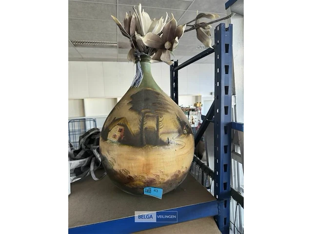 Beschilderde vaas met kunstbloem - afbeelding 2 van  4