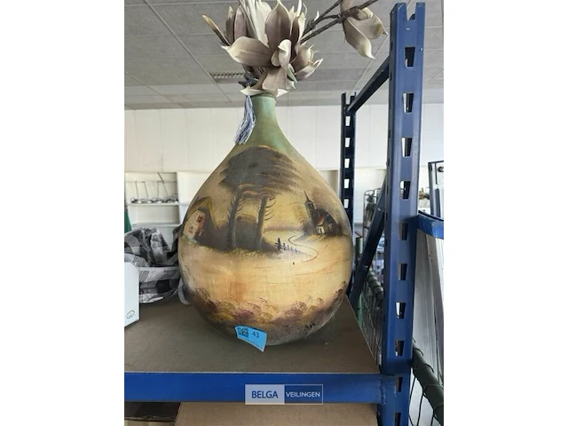 Beschilderde vaas met kunstbloem - afbeelding 3 van  4