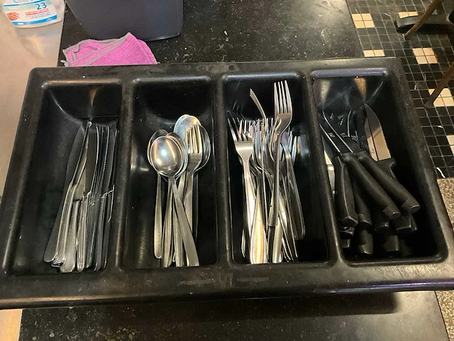 Bestek, servies en diversen - afbeelding 3 van  27