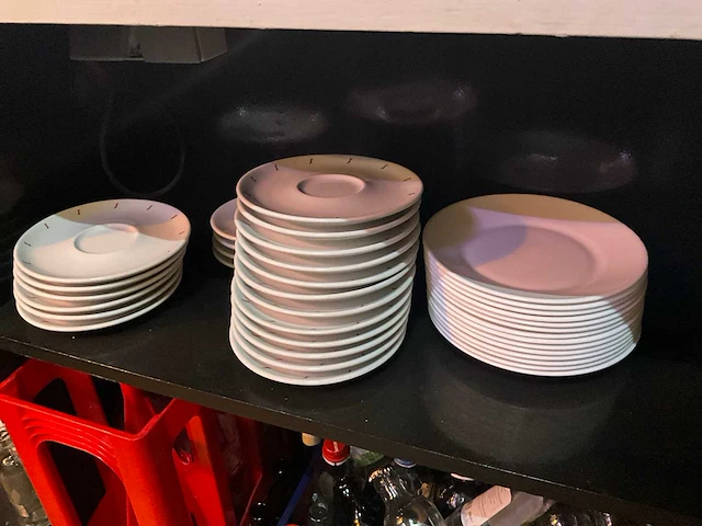 Bestek, servies en diversen - afbeelding 14 van  27