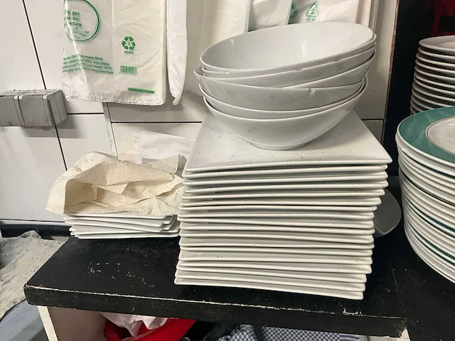 Bestek, servies en diversen - afbeelding 27 van  27