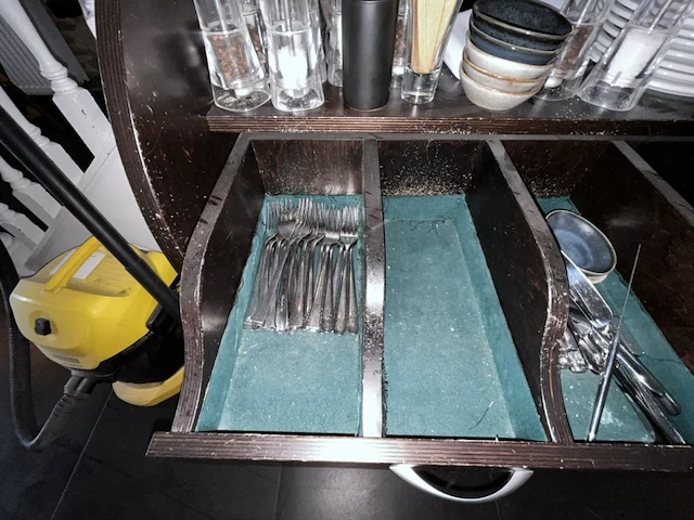 Bestekkast met inhoud - afbeelding 3 van  8