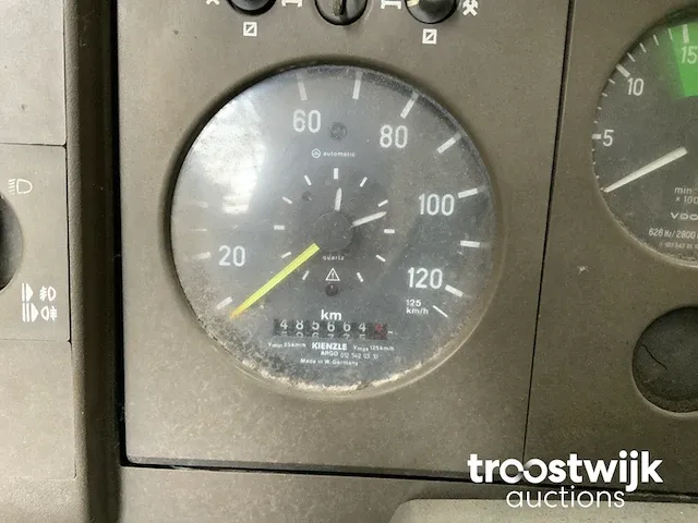 Bestelwagen met hoogwerker - afbeelding 2 van  12
