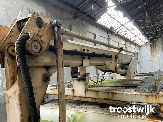 Bestelwagen met hoogwerker - afbeelding 5 van  12