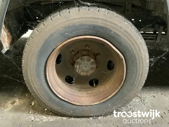 Bestelwagen met hoogwerker - afbeelding 6 van  12