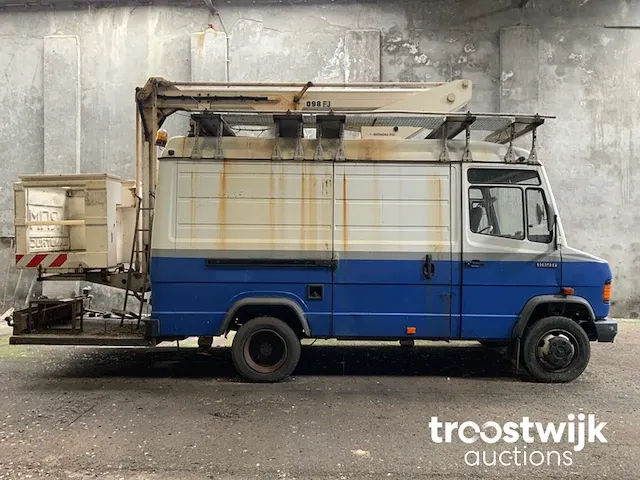 Bestelwagen met hoogwerker - afbeelding 8 van  12