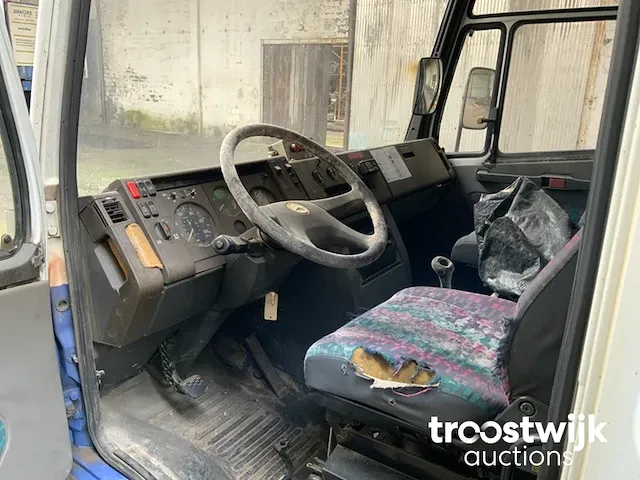 Bestelwagen met hoogwerker - afbeelding 11 van  12