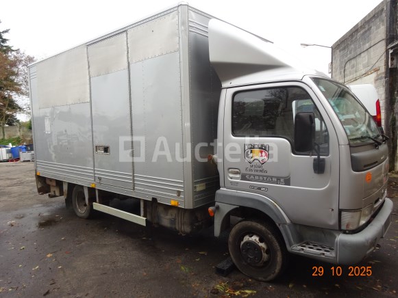 Bestelwagen, motorfiets, karcher, diepvriezer