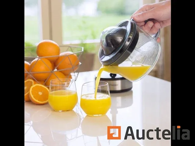 Bestron elektrische citruspers, sinaasappelpers incl. 2 perskogels en aromadeksel, motor met twee draairichtingen (links/rechts), sap reservoir: 0.7 liter, 40 watt, kleur: zilver - afbeelding 2 van  5