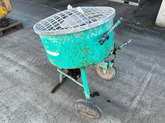 Beton cement mixer - afbeelding 6 van  10