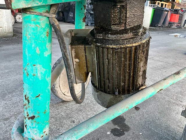 Beton cement mixer - afbeelding 10 van  10