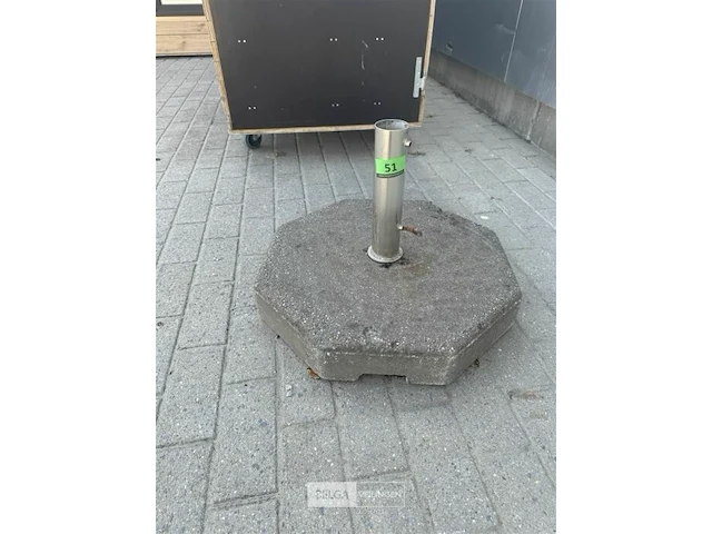 Beton parasolvoet en parasol - afbeelding 2 van  3
