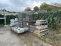 Beton toezichtputten beton en plastieken (136x) - afbeelding 1 van  5