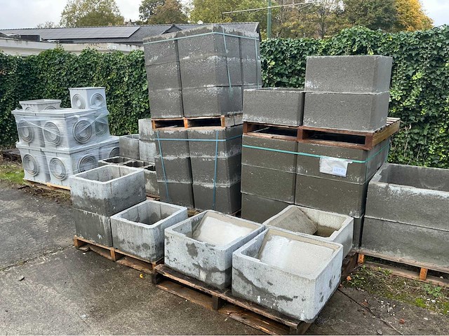 Beton toezichtputten beton en plastieken (136x) - afbeelding 2 van  5
