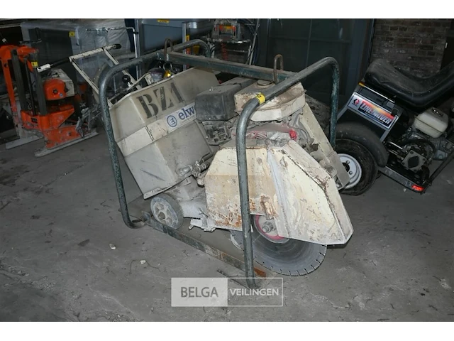 Beton/asfalt zaagmachine - afbeelding 1 van  7
