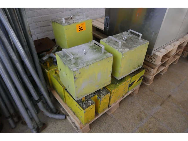 Betonblokken + metalen frame - afbeelding 2 van  4