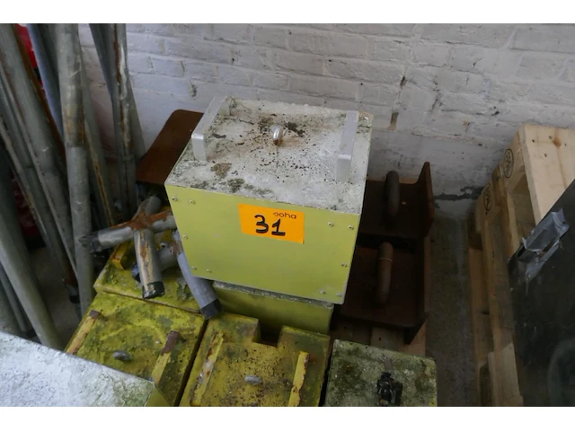 Betonblokken + metalen frame - afbeelding 3 van  4