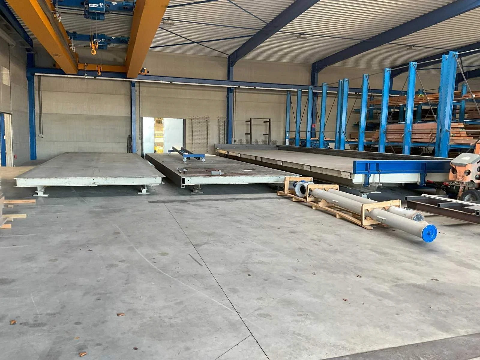 Betonbouw-, aannemersmaterialen, oldtimertractoren en landbouwmachines