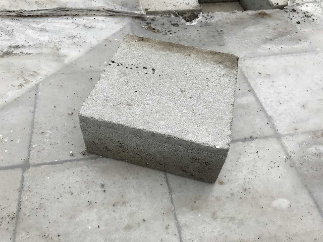 Betonklinkers ca 12,7 m2 - afbeelding 1 van  2