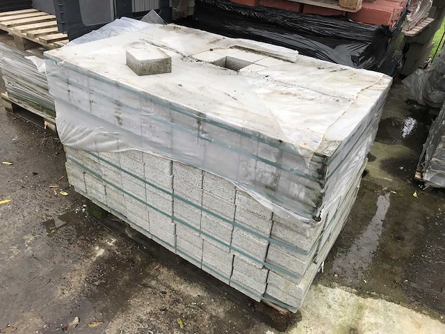 Betonklinkers ca 12,7 m2 - afbeelding 2 van  2
