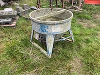 Betonkubel 300liter overige aannemersmateriaal - afbeelding 1 van  4