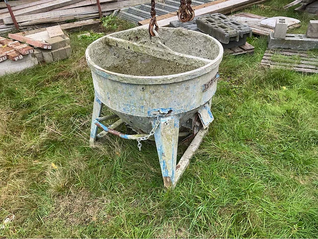 Betonkubel 300liter overige aannemersmateriaal - afbeelding 3 van  4