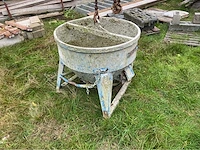 Betonkubel 300liter overige aannemersmateriaal - afbeelding 3 van  4