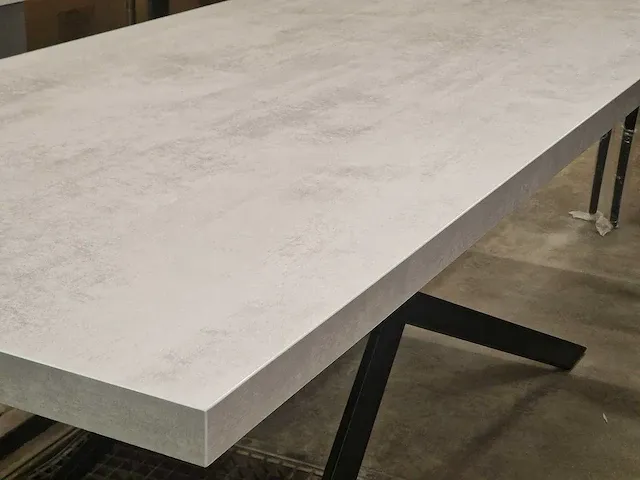 Betonlook / spideronderstel 220x90x77h - diningtable - afbeelding 6 van  7