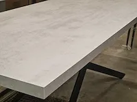 Betonlook / spideronderstel 220x90x77h - diningtable - afbeelding 6 van  7