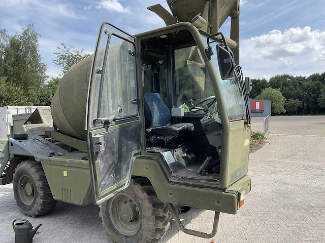Betonmengwagen - afbeelding 13 van  16