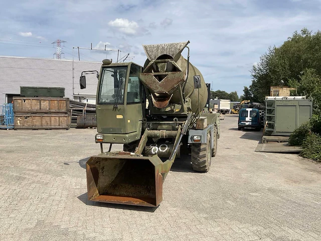 Betonmengwagen - afbeelding 1 van  16
