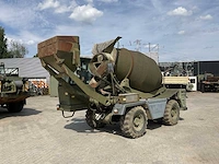 Betonmengwagen - afbeelding 2 van  16