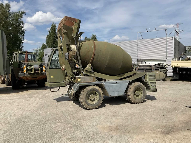 Betonmengwagen - afbeelding 3 van  16