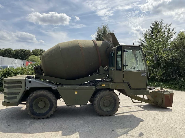 Betonmengwagen - afbeelding 5 van  16