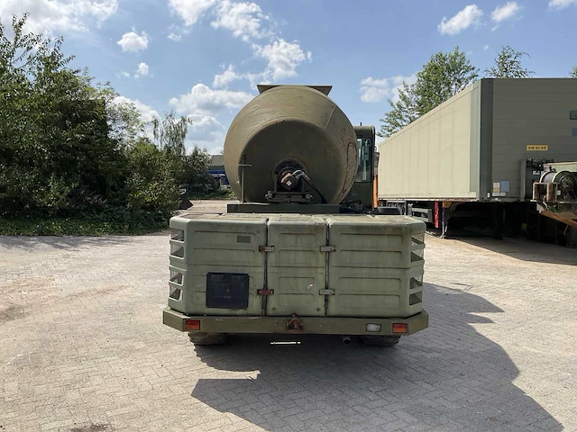Betonmengwagen - afbeelding 6 van  16