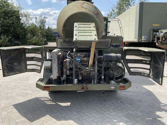 Betonmengwagen - afbeelding 7 van  16