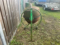 Betonmengwagen - afbeelding 2 van  2