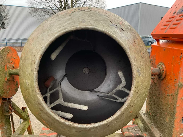 Betonmixer - afbeelding 3 van  6