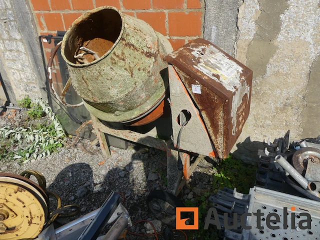Betonmolen elektrische merk en model onleesbaar - afbeelding 2 van  5