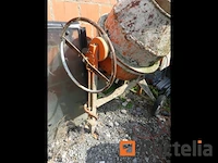 Betonmolen elektrische merk en model onleesbaar - afbeelding 3 van  5