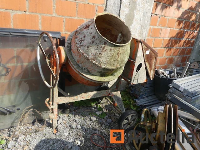 Betonmolen elektrische merk en model onleesbaar - afbeelding 4 van  5