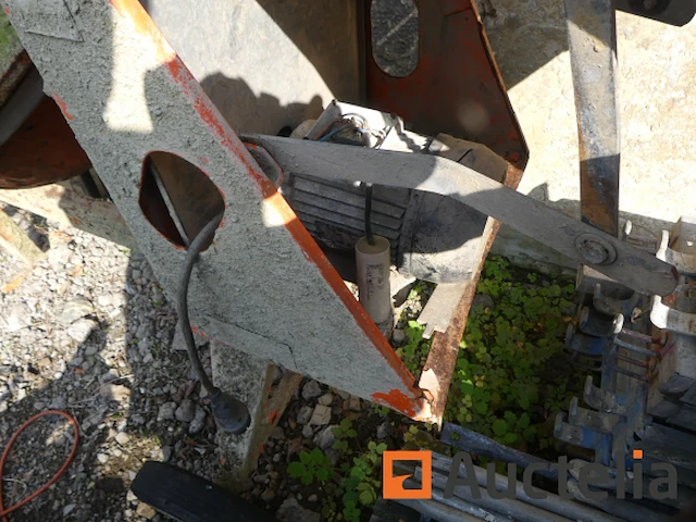 Betonmolen elektrische merk en model onleesbaar - afbeelding 5 van  5