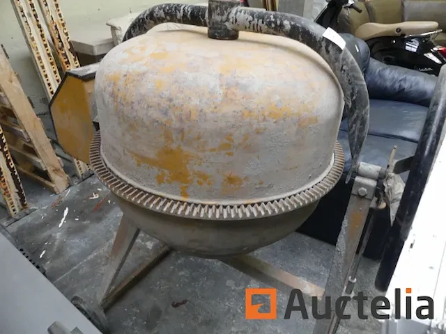 Betonmolen elektrische zisprene model onleesbaar - afbeelding 2 van  6