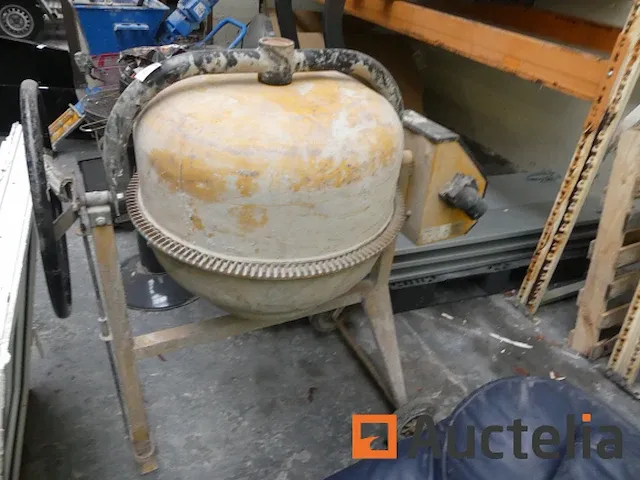Betonmolen elektrische zisprene model onleesbaar - afbeelding 3 van  6