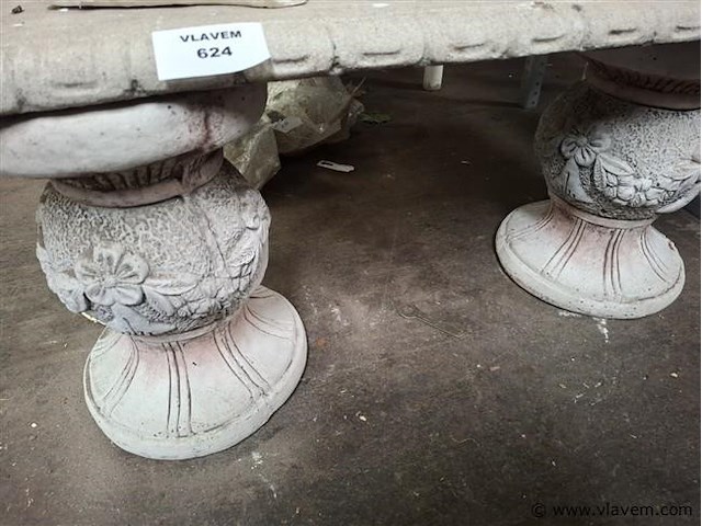 Betonnen bankje - afbeelding 2 van  2