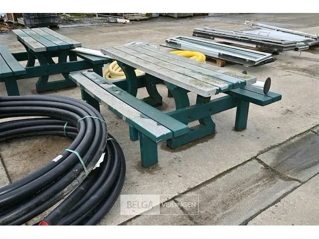 Betonnen buitentafel met vaste zitbanken 200x155x76 - afbeelding 2 van  2