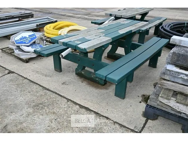 Betonnen buitentafel met vaste zitbanken 200x155x77 - afbeelding 2 van  2